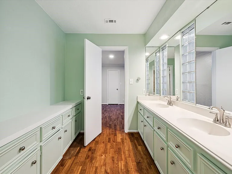2511 Commonwealth St — Photo 16
