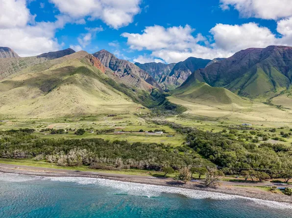 80 Kehalea Pl #B, Lahaina, HI 96761