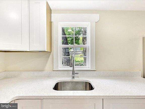 4th image of 215 Frysville Rd