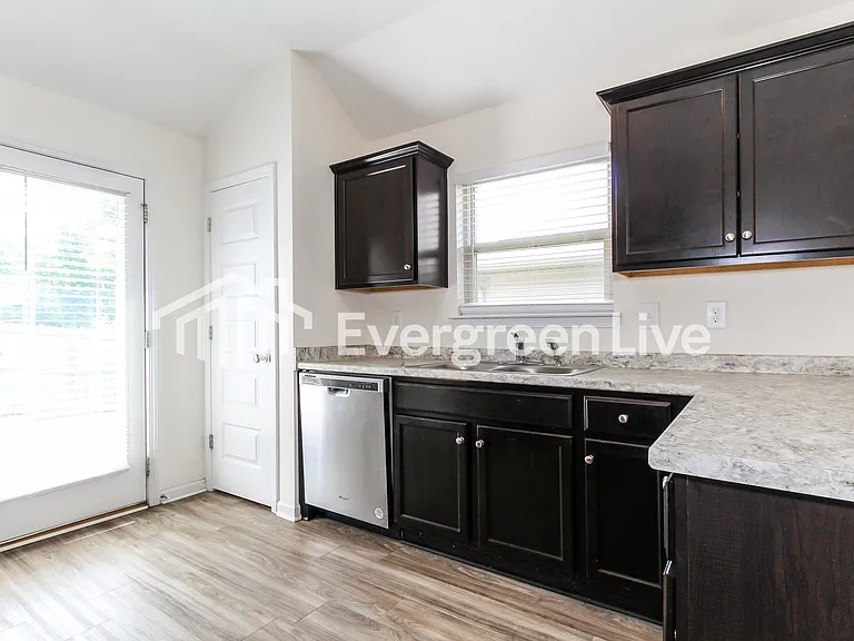 4834 Cove Ln — Photo 6