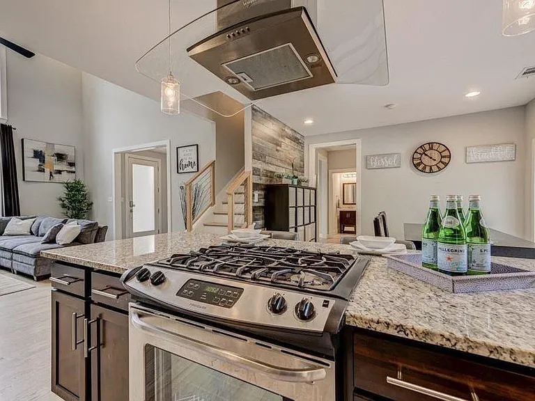 1758 Beacon Hill Blvd NE — Photo 4