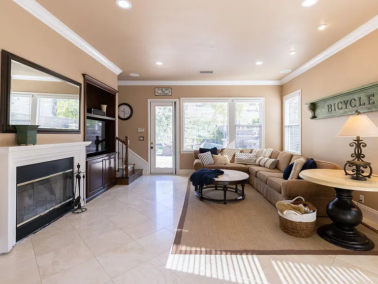 18652 Topanga Canyon Rd — Photo 11