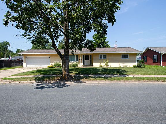 3rd image of 15 Woodlawn Ave N