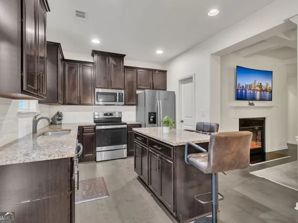 1563 Butternut Cv, Stone Mountain, GA 30083