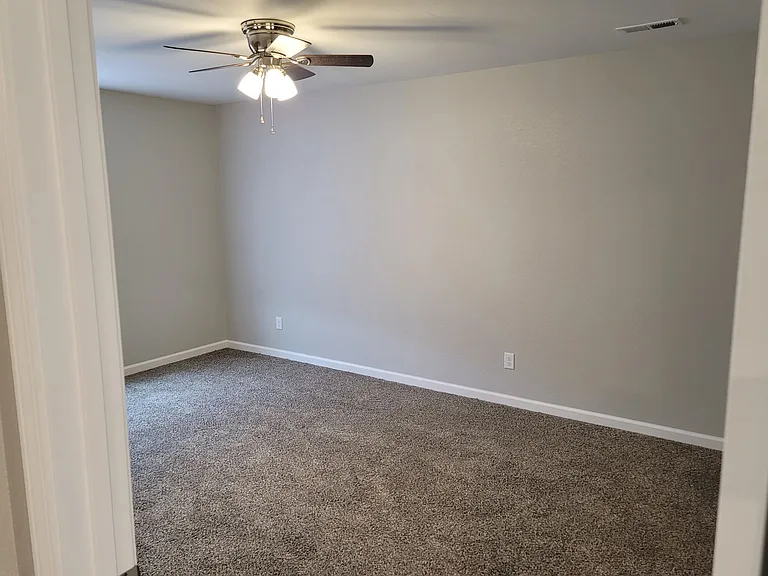 Creekside Apartments — Photo 42