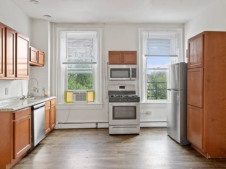2419 Vine St #5 — Photo 6