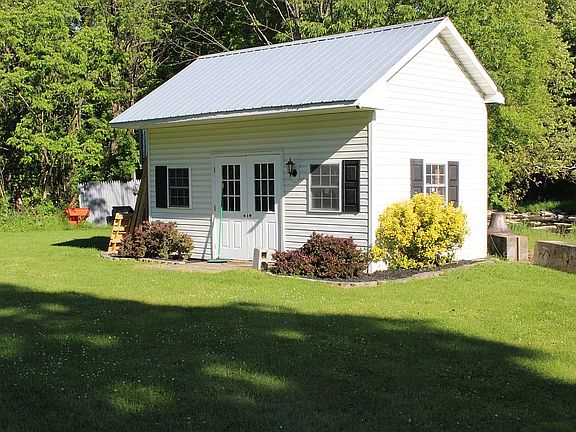 3rd image of 122 Howes Cave Rd