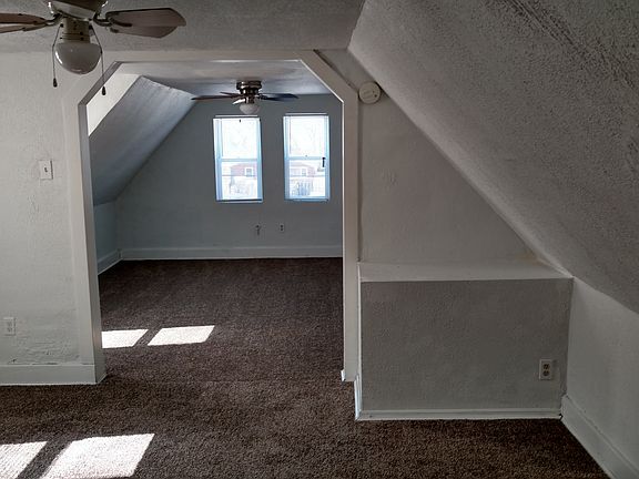 4th image of 9912 Linn Ave