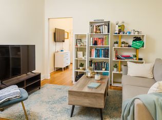 3006 29th St APT 2R, Long Island City, NY 11102