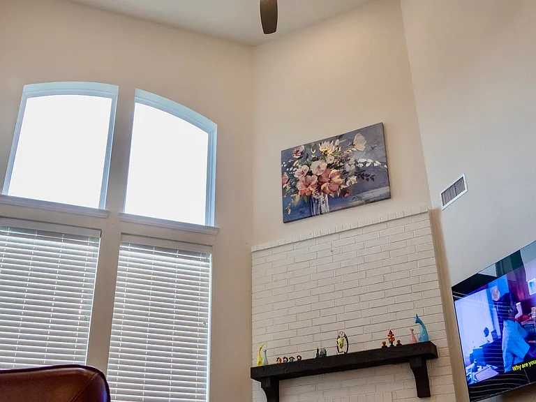 1725 Friendship Ln — Photo 2