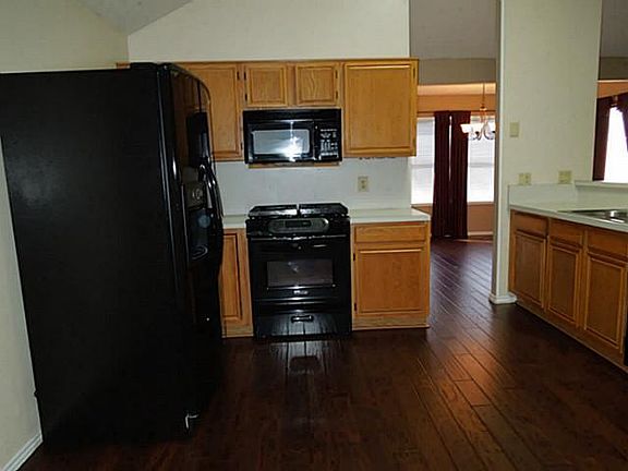 2nd image of 4945 Marcus Dr