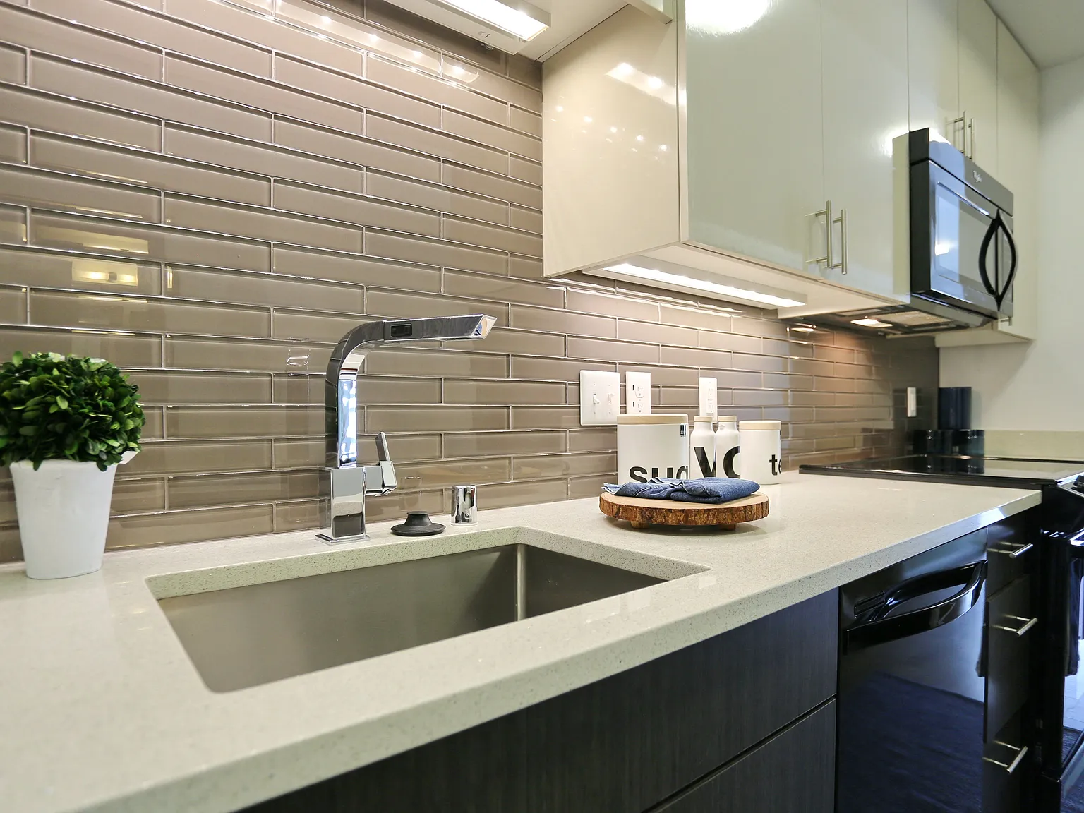 Rivet Apartments — Photo 3