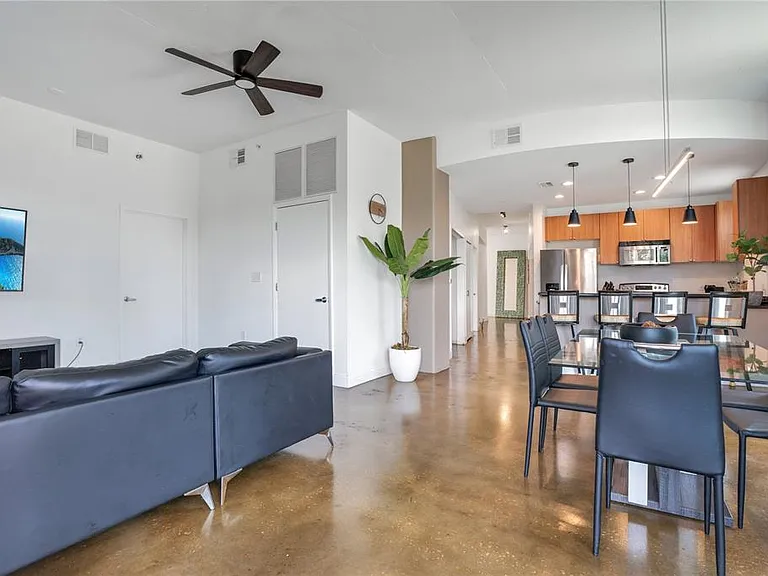 525 E Jackson St #301 — Photo 30