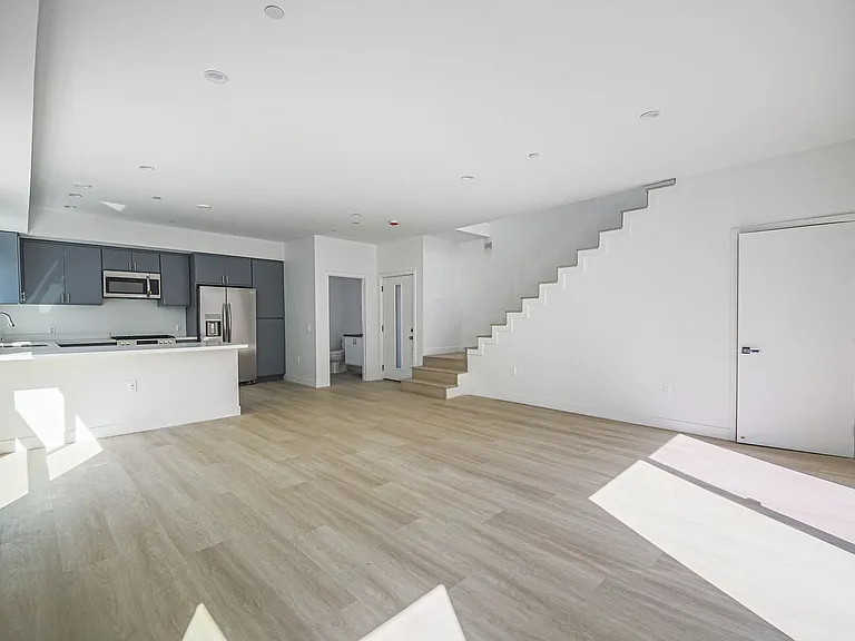Luxury 2026 Townhomes with Massive Bedrooms + Decks with Views — Photo 74