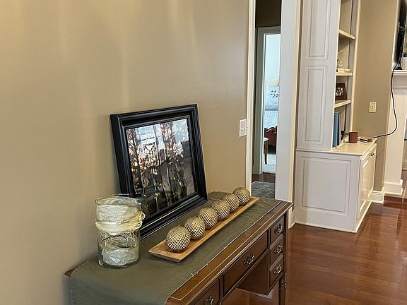 3rd image of 5311 Linmoor Dr