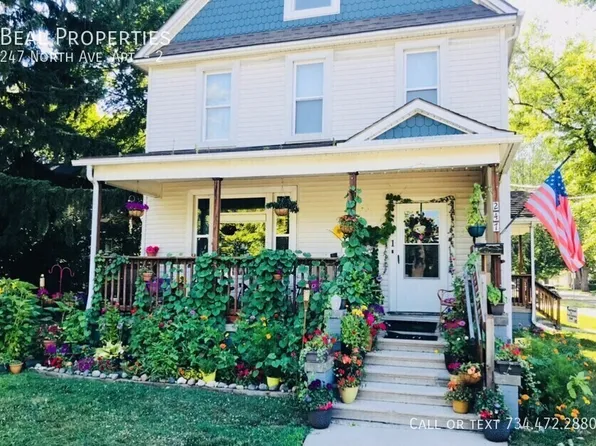 247 North Ave APT 2, Mount Clemens, MI 48043