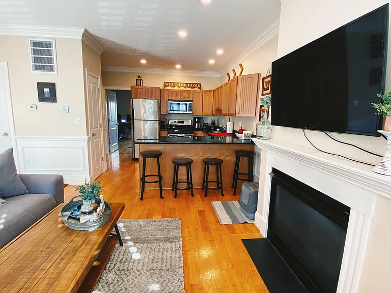 138-142 W 9th St #4 — Photo 5