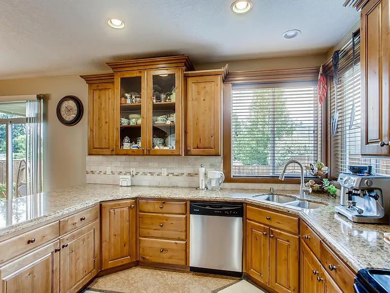 4805 NE 50th Ct — Photo 4