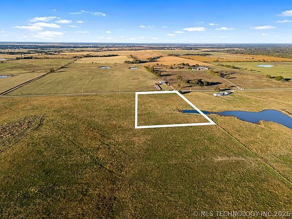 3rd image of 4 E 330th Rd