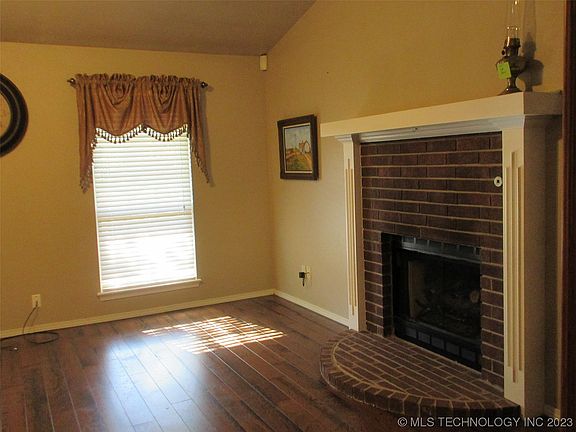 5th image of 2002 Walnut Hill Ln