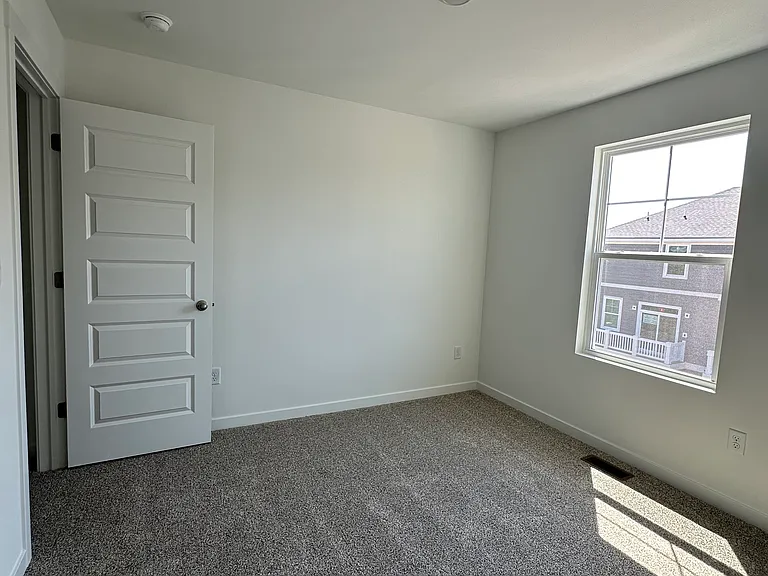 545 Yosemite Way — Photo 19