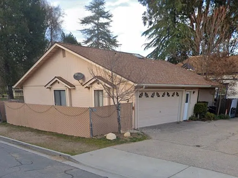 521 Crocker St — Photo 2