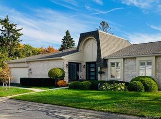 5134 Woodlands Dr, Bloomfield Hills, MI 48302
