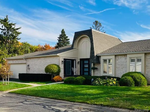 5134 Woodlands Dr, Bloomfield Hills, MI 48302