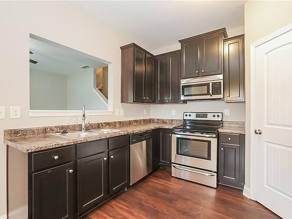 4th image of 600 Stevens Pl