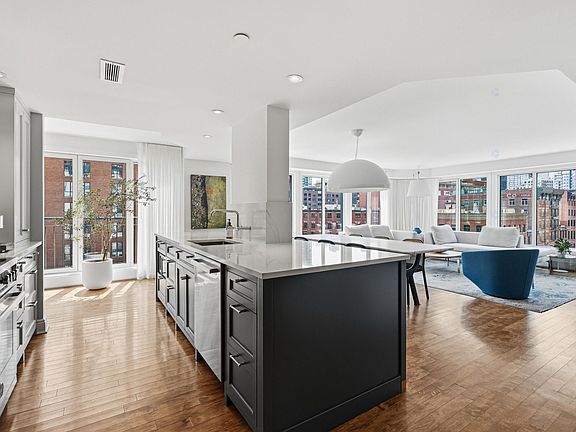 4th image of 1 Rue McGill #605