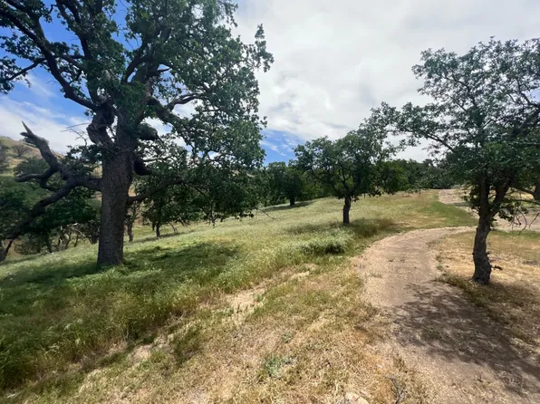 Mustang Dr, Tehachapi, CA 93561