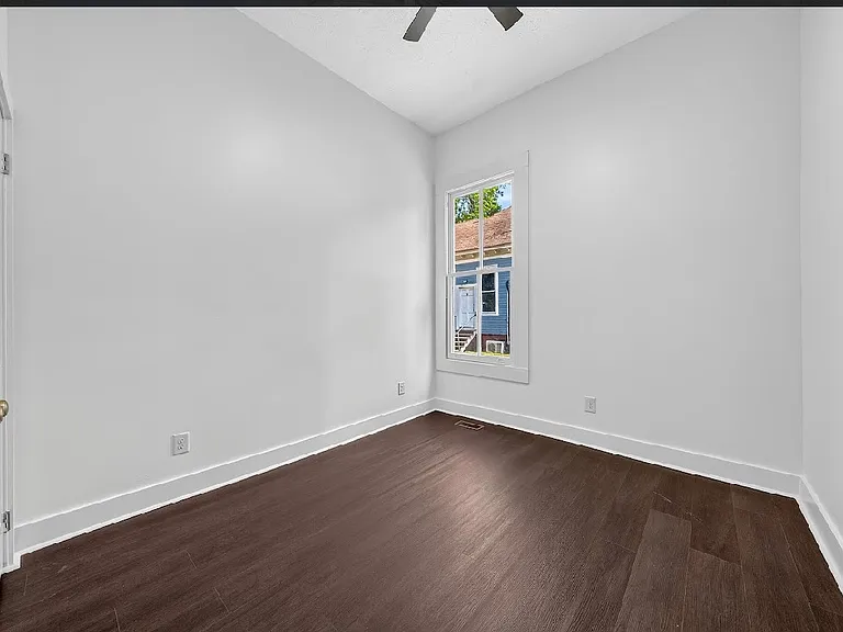 2807 Beacon Ave — Photo 12