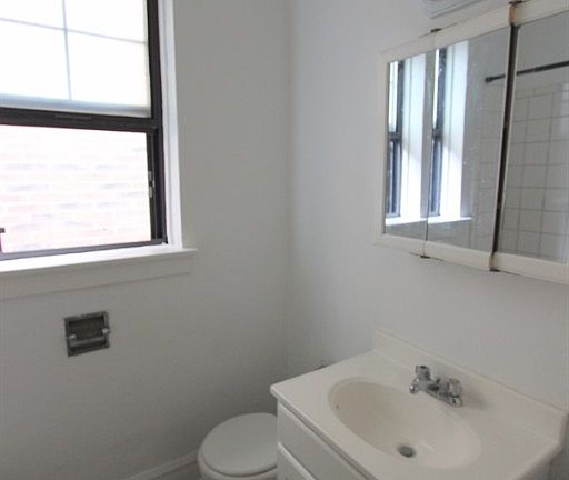 5th image of 4829 N Damen Ave APT 411