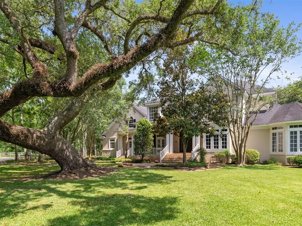 2042 Darby Ln, Fresno, TX 77545