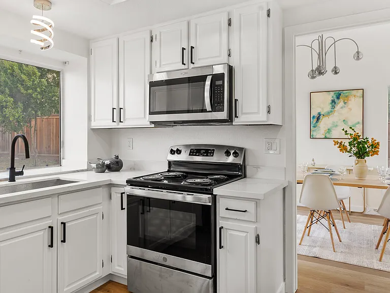210 Hawkins St — Photo 15