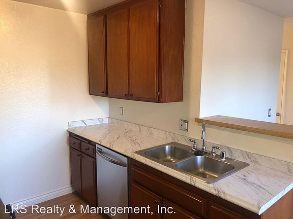 4th image of 16046 Wyandotte St APT 2