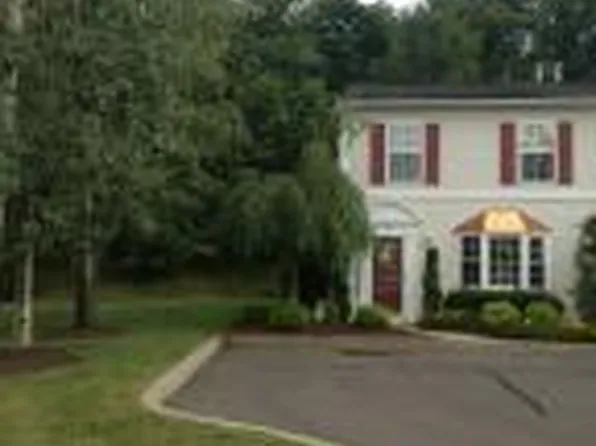 37 Patriot Cir, Mountain Top, PA 18707