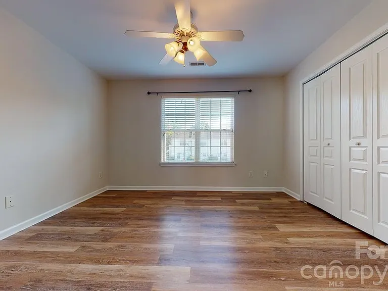 5545 Seths Dr — Photo 9