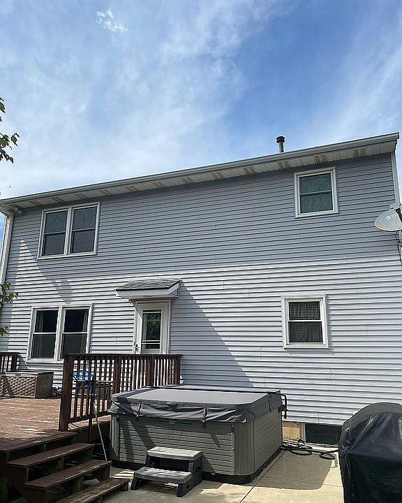2nd image of 1220 Stephenson Dr