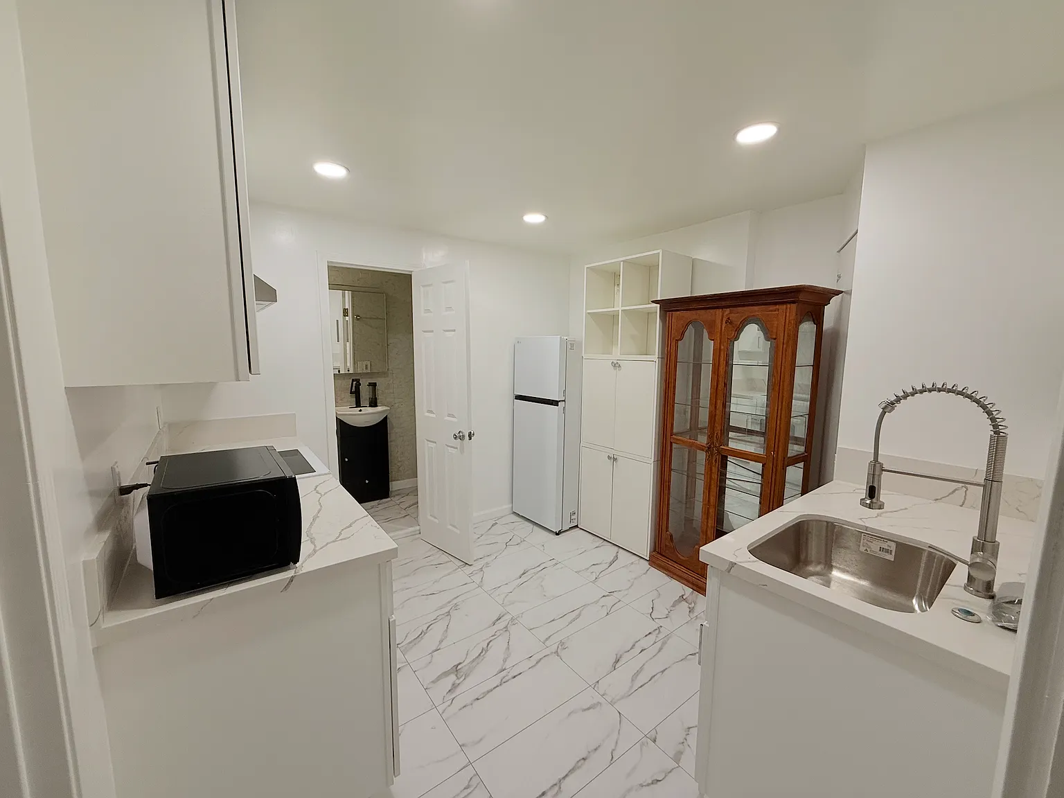 Studio, 350 sqft, $1,890 — Photo 4