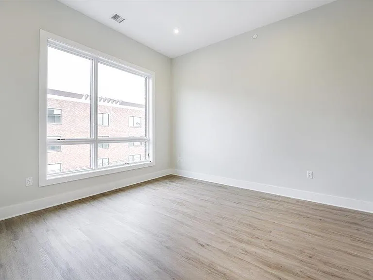667-665 Grand St #403 — Photo 8