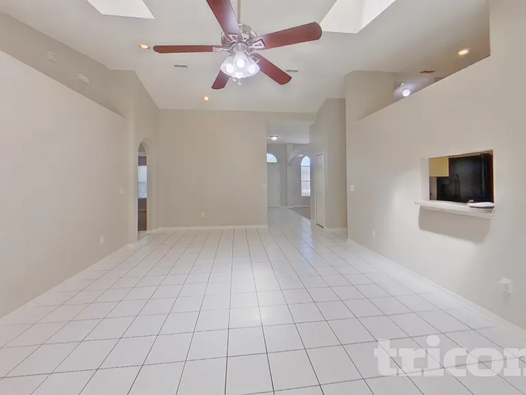 11509 Twin Oaks Trl — Photo 3