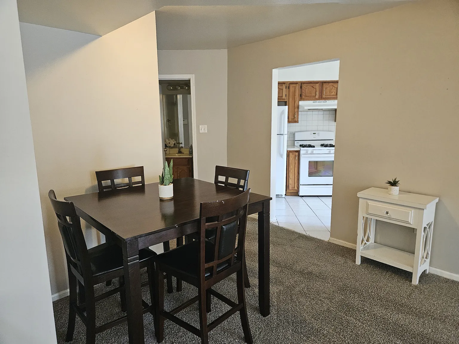 3 bed, 2.5 bath, 1800 sqft, $2,875 — Photo 3