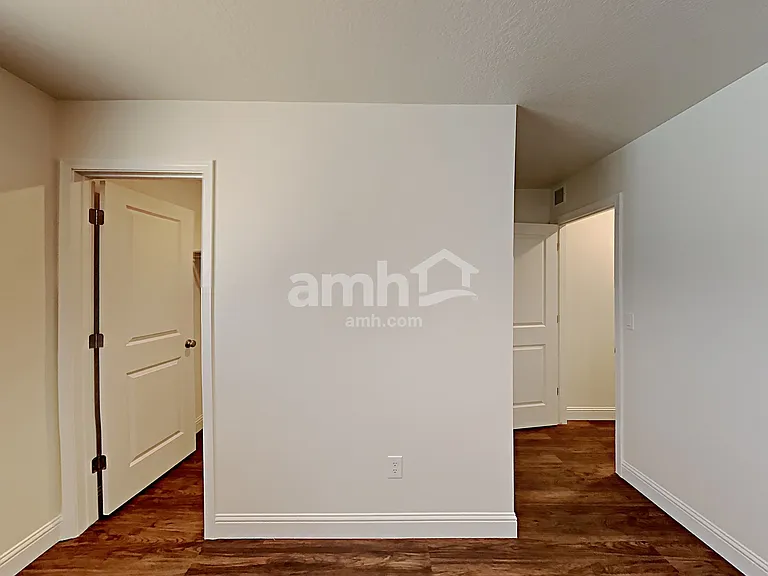 332 N Gibbons Ln — Photo 24