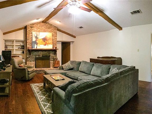 4th image of 1328 Glenbrook Dr