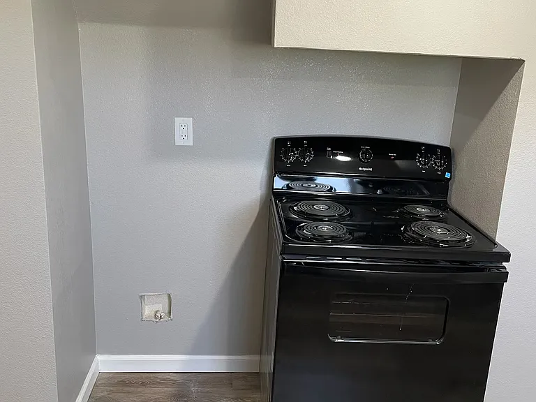 711 W Munson St #B — Photo 3