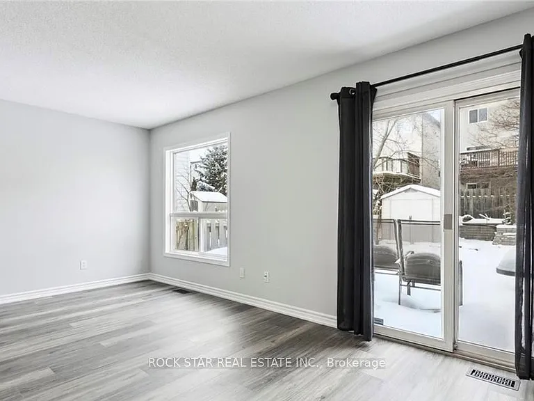 159 Henhoeffer Cres — Photo 21