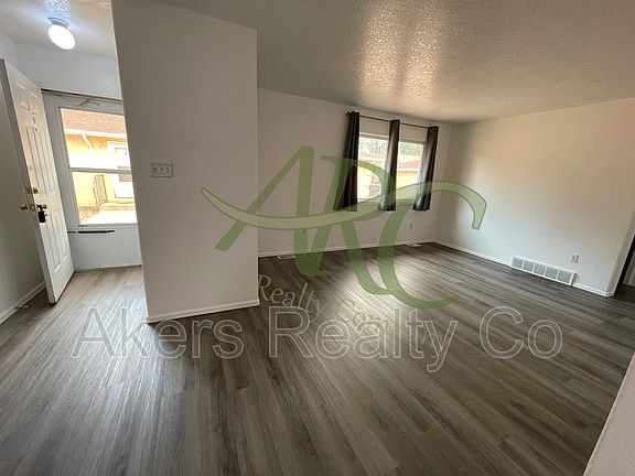2nd image of 2722 Poplar St APT B