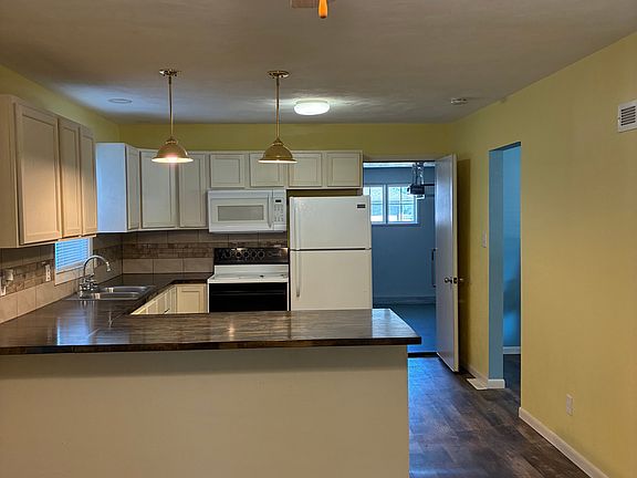 5th image of 207 Kristine Ave