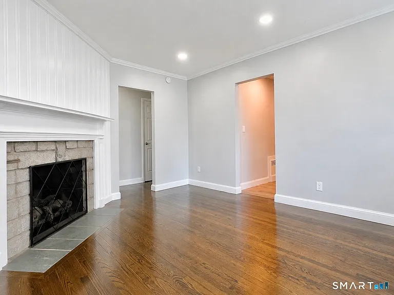 444 Huntington Rd — Photo 3